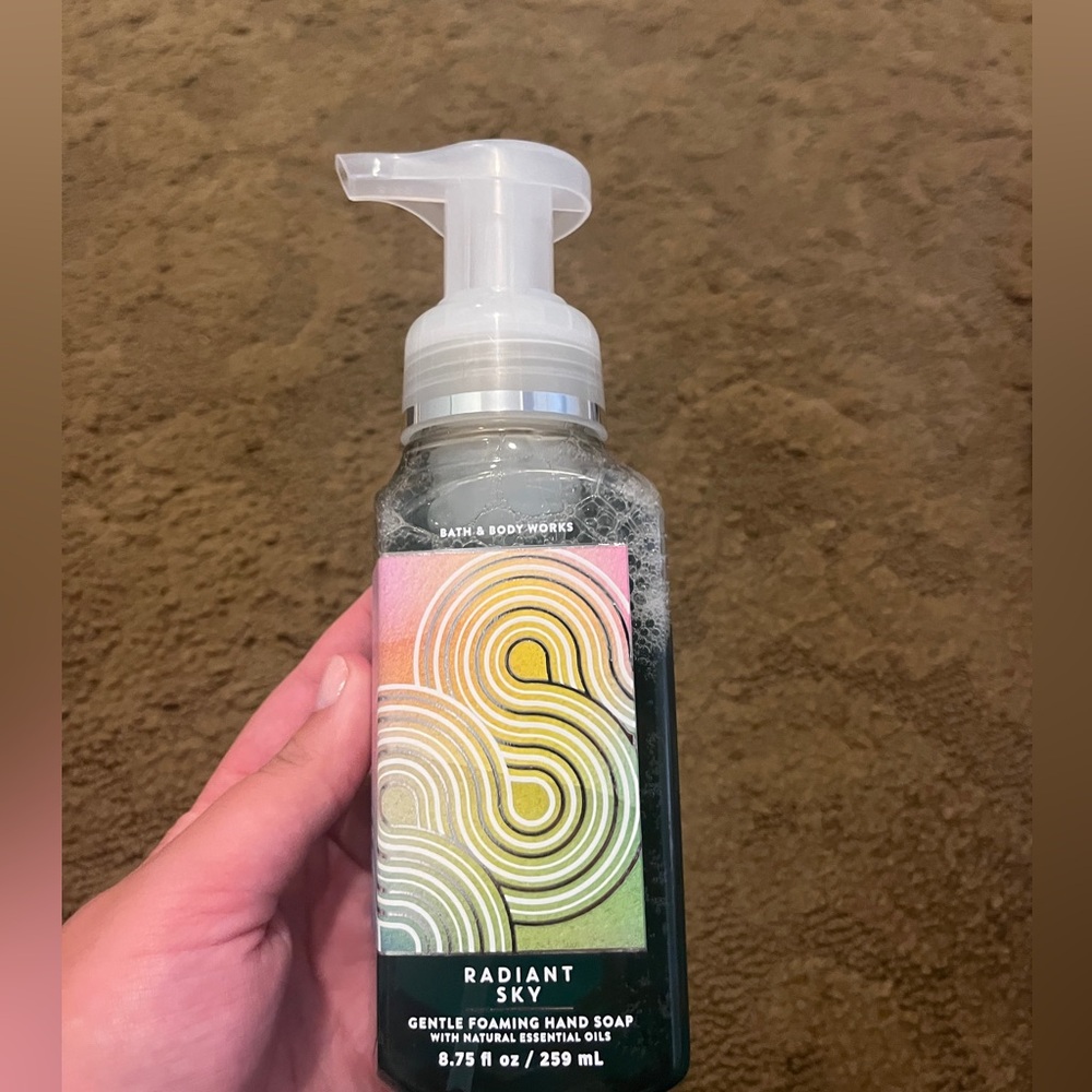 Bath & Body Works Radiant Sky Foam hand soap